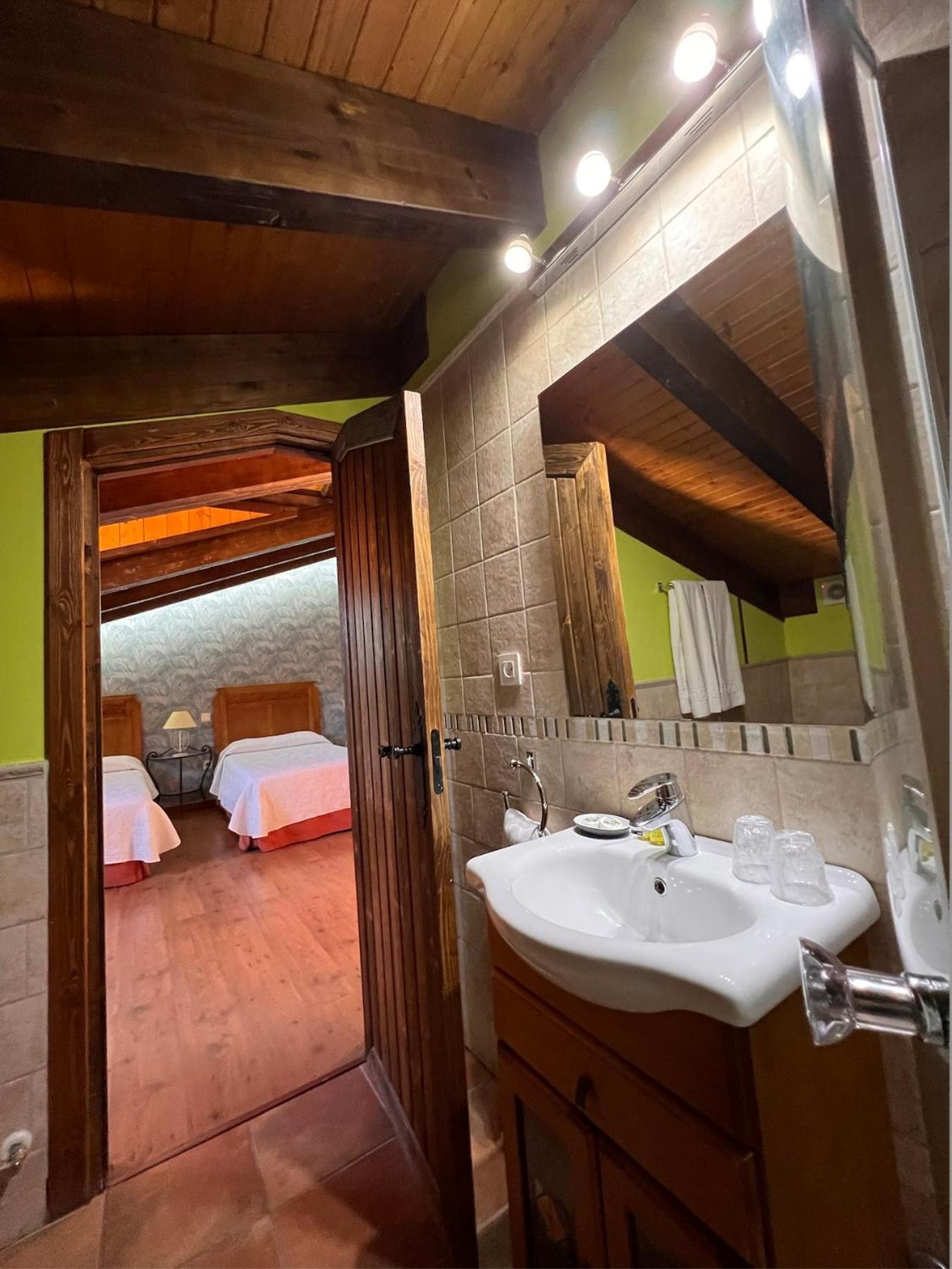 Hotel Rural Restaurante Las Baronas Santa Cruz de la Salceda Екстер'єр фото